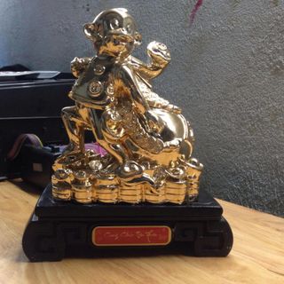 Khỉ vàng rinh tài lộc