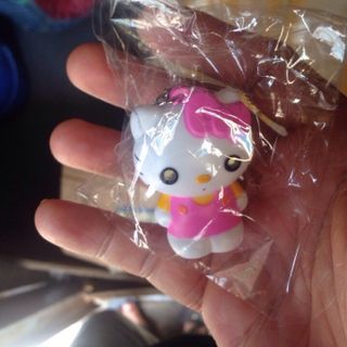 Móc khoá hello.kitty nói i love you