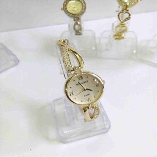 Đồng hồ nữ các mẫu