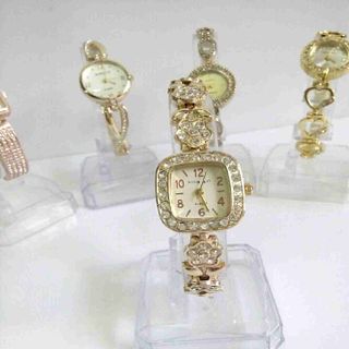 Đồng hồ nữ các mẫu