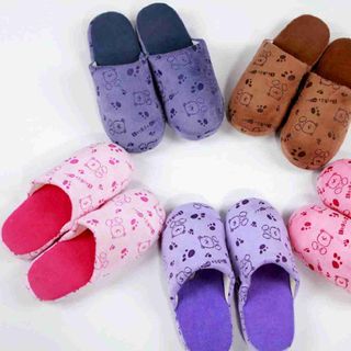 Dép free size dài 26 cm ngang 10cm ai mang cũng vừa

dép bông hình thú đi trong nhà 60k/đôi