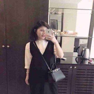 Đầm xẻ tà trước
