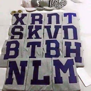 Áo thun in chữ hót