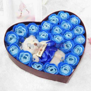 Hộp hoa sáp trái tim kèm gấu