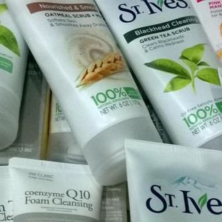 Sửa rửa mặt và tẩy tế bào chết stves
