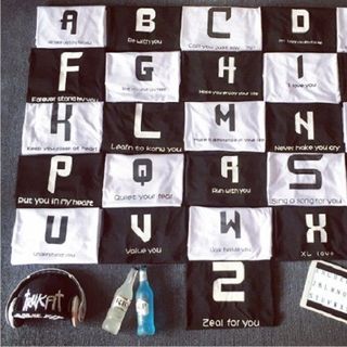 Áo nhóm mã in chữ