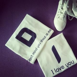 Áo nhóm mã in chữ