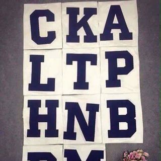 Áo nhóm mã in chữ