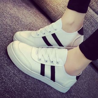 Giầy thể thao adidas