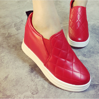 Giầy thể thao cao cổ và giầy yezzy