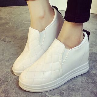 Giầy thể thao cao cổ và giầy yezzy