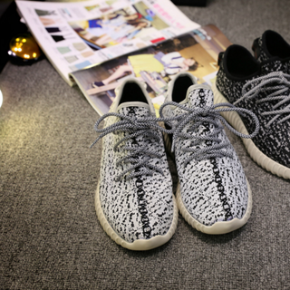 Giầy thể thao cao cổ và giầy yezzy