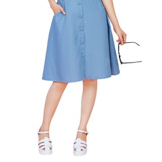 Chân váy xòe denim nút bọc
