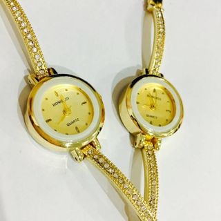Đồng hồ lắc tay 01