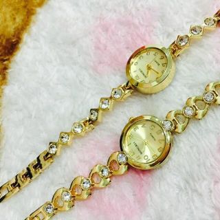Đồng hồ lắc tay 01