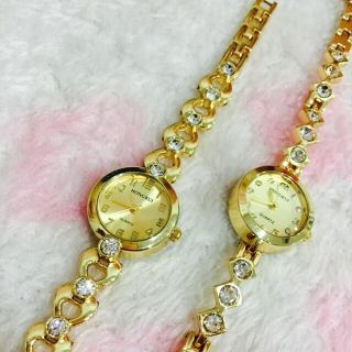 Đồng hồ lắc tay 01