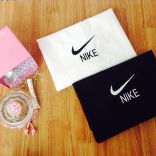 Áo thun thêu nike