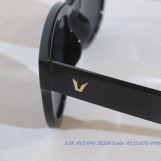 Gentle monster đen vuông