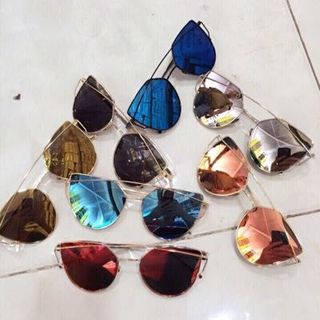 Mắt kính love punch