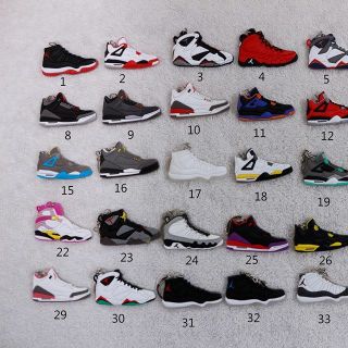 Móc khóa sneakers