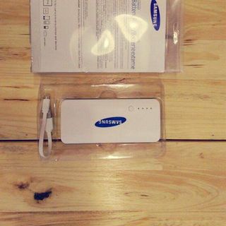 Sạc dự phòng samsung đa năng 20000mah hangf fake1