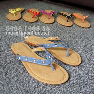 Dép xỏ ngón đinh tán phối cùng đầm maxi là tuyệt vời 0616