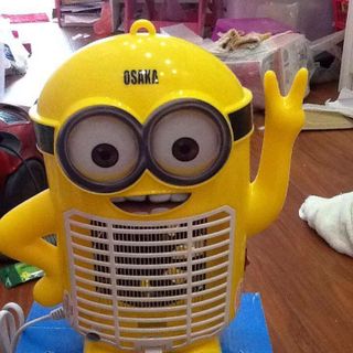 Đèn bắt muỗi hình minion
