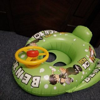 Phao bơi và bể bơi cho bé