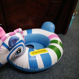 Phao bơi và bể bơi cho bé