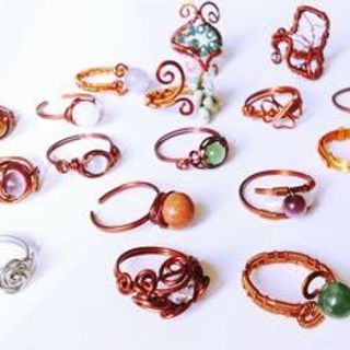 Vòng tay phong thuỷ và trang sức uốn dây đồng