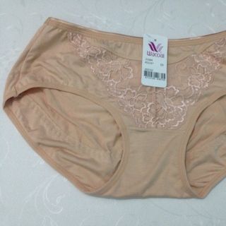 Quần bà già phối ren chữ v