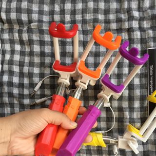 Gậy chụp hình tự sướng mẫu cầu vồng