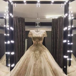 Váy cưới búp bê dài tay