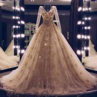 Váy cưới búp bê dài tay