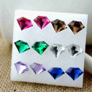Bông tai 1 hộp y hình chụp giá sỉ 18k-20k/hộp