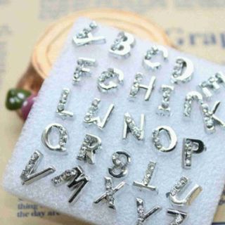 Bông tai 1 hộp y hình chụp giá sỉ 18k-20k/hộp