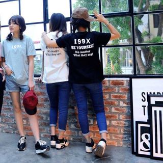 Áo thun nữ màu hồng in năm sinh 199x
