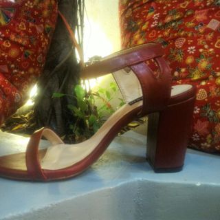 Sandal 8f chữ v