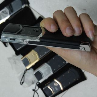 Vertu signature s
