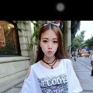 Áo thun khoét vai cột dây