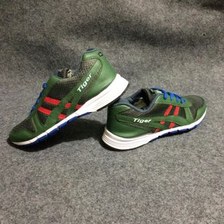 Giày ráp đế asics tg