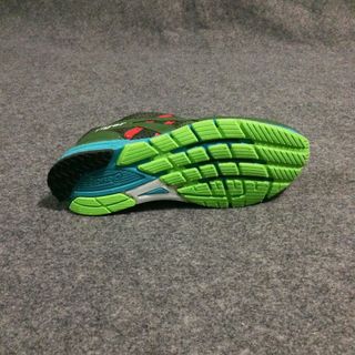 Giày ráp đế asics tg