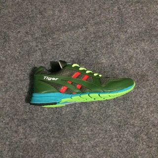 Giày ráp đế asics tg
