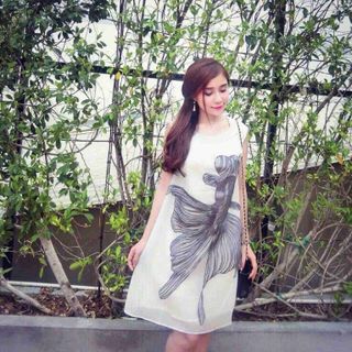 Đầm in hình cá cổ kết hạt