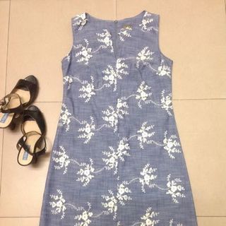 Đầm ren sát nách taylor