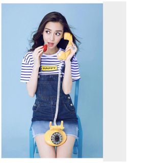 Sét yếm loang màu kèm áo thun sọc ngang siêu hot