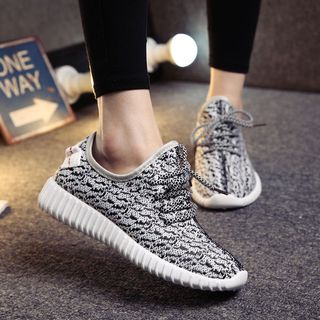 Giày thể thao yeezy cực hot