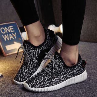 Giày thể thao yeezy cực hot