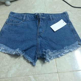 Quần jean lửng kểu dáng đẹp chất liệu vải tốt bao sài