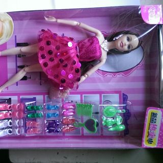 Hộp búp bê cho bé